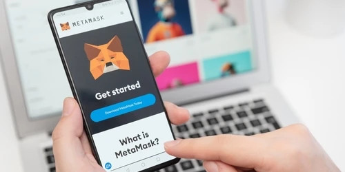 Пользователи MetaMask теперь могут стейкать EOS