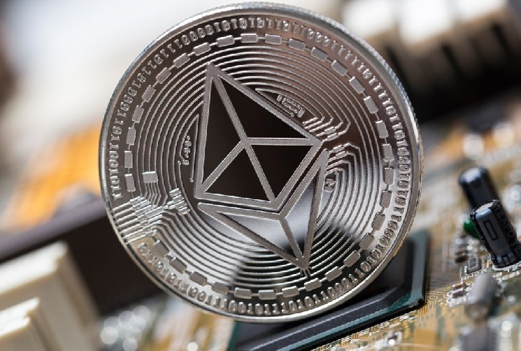Ходят слухи, что Ethereum может потерять свой титул второй по величине криптовалюты! Вот возможные варианты развития событий