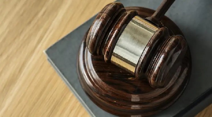 Мужчина взял у знакомого биткоины и проиграл в онлайн-казино
